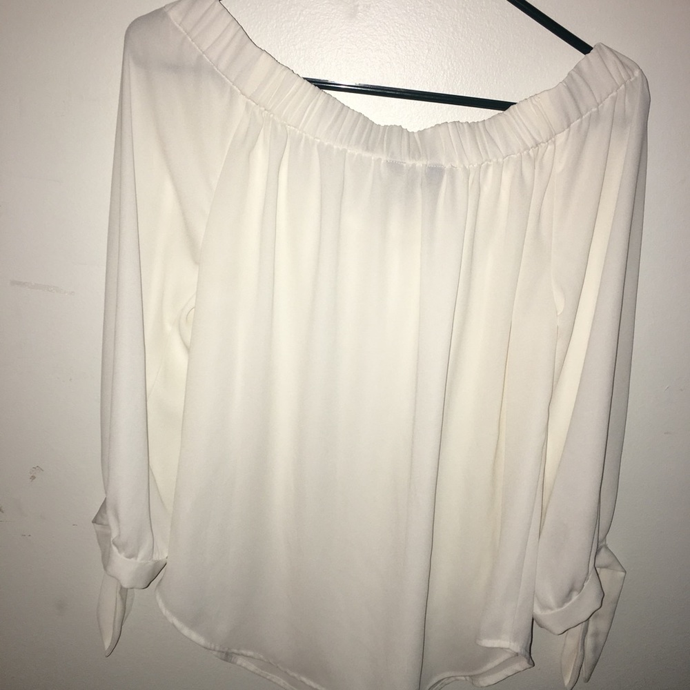 EXPRESS off the shoulder flowy shirt!